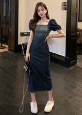 Elegante vestido vaquero azul marino degradado con cuello cuadrado y mangas abullonadas
